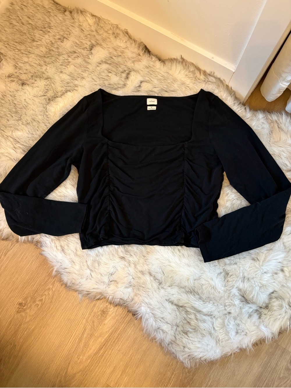 WILFRED | Lydia Top - Black Ruched Long-Sleeve Crop Top